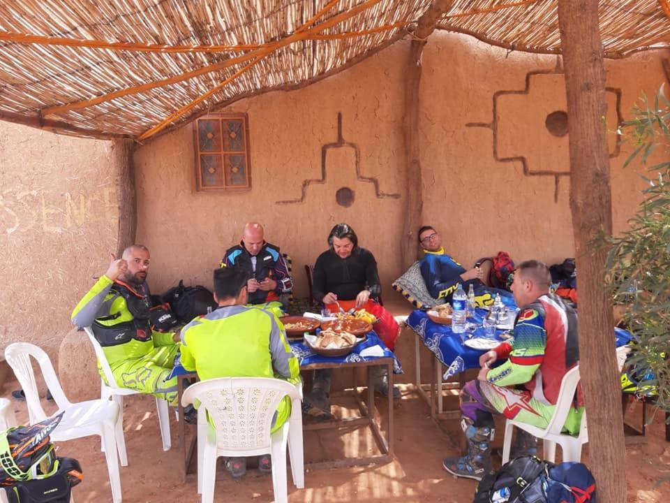 Auberge Dinosaur Kem Kem Hotel Tafraoute Sidi Ali Exterior foto